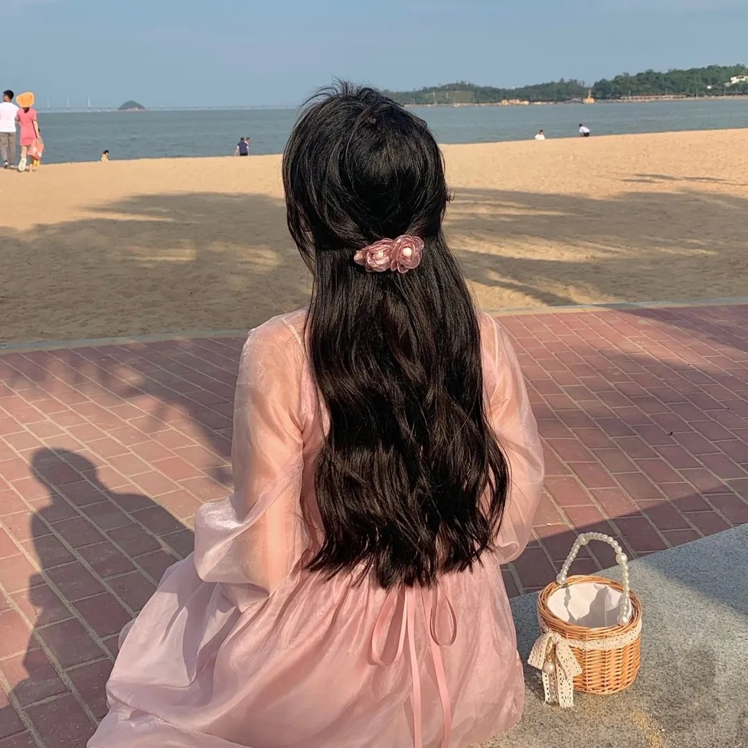垃圾箱里的婴儿
